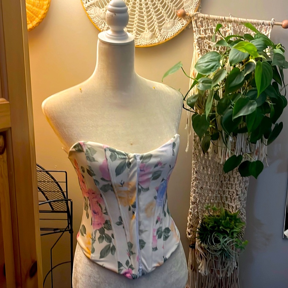 Zara corset flower top and long off white button down Jean wide leg.